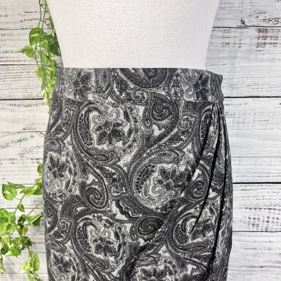 Talbots Skirt size 10 Petite Black Gray Wool Paisley Wrap Straight Knee Boho - Picture 3 of 11